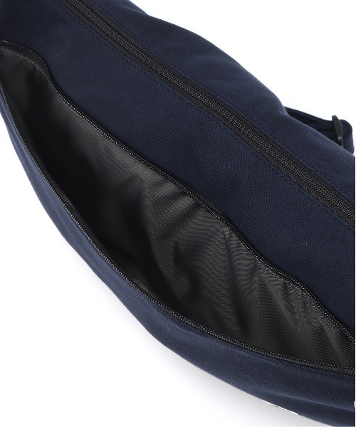 CHUMS（チャムス）の「【CHUMS/チャムス】 Banana Shoulder Bag Sweat（ショルダーバッグ・レディース・ブラック/ネイビー/ヘザーグレー/その他1・FREE）」の8枚目の写真