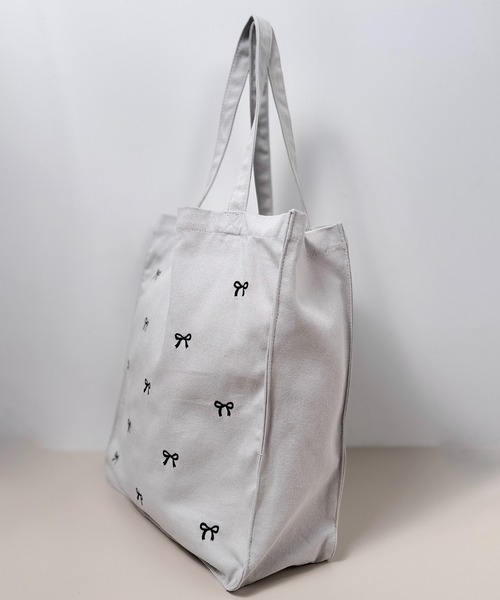 CALIFORNIA OUTFITTERS(カリフォルニア アウトフィッターズ)の「3B41 ミニリボン 刺繍入り キャンバス トートバッグ A4サイズ対応(トートバッグ・レディース・グレー/アイボリー/ブラック・ONESIZE)」の5枚目の写真