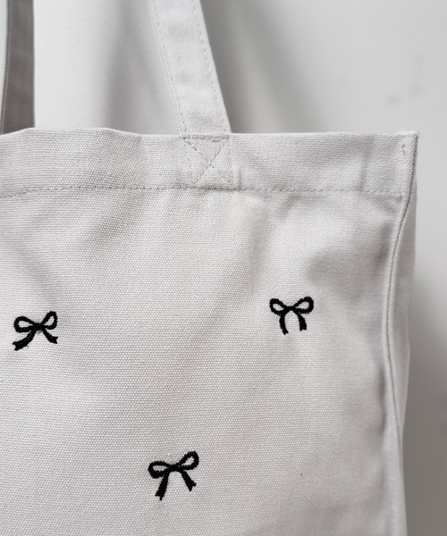 CALIFORNIA OUTFITTERS(カリフォルニア アウトフィッターズ)の「3B41 ミニリボン 刺繍入り キャンバス トートバッグ A4サイズ対応(トートバッグ・レディース・グレー/アイボリー/ブラック・ONESIZE)」の7枚目の写真