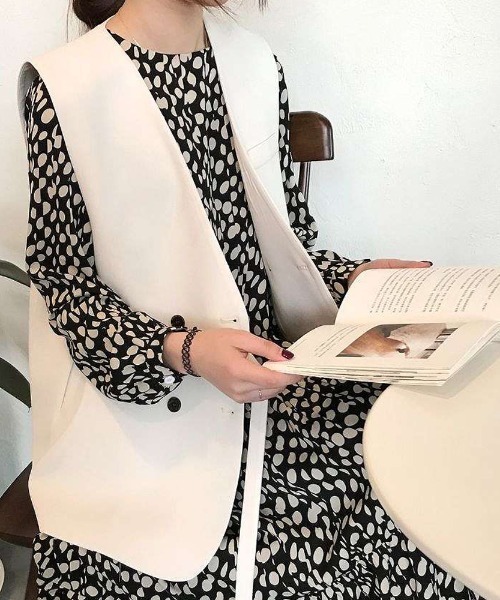 Forcement(フォースメント)の「ウエスト紐付きダブルボタンジレ(ベスト・レディース・アイボリー/ブラック・ONESIZE)」の1枚目の写真