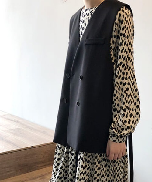 Forcement(フォースメント)の「ウエスト紐付きダブルボタンジレ(ベスト・レディース・アイボリー/ブラック・ONESIZE)」の10枚目の写真