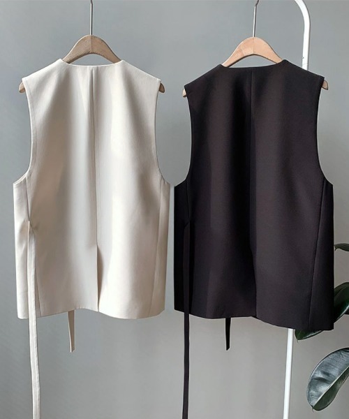 Forcement(フォースメント)の「ウエスト紐付きダブルボタンジレ(ベスト・レディース・アイボリー/ブラック・ONESIZE)」の4枚目の写真