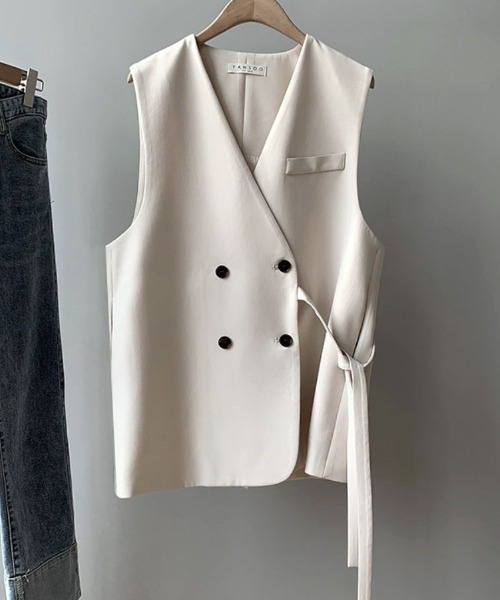Forcement(フォースメント)の「ウエスト紐付きダブルボタンジレ(ベスト・レディース・アイボリー/ブラック・ONESIZE)」の3枚目の写真