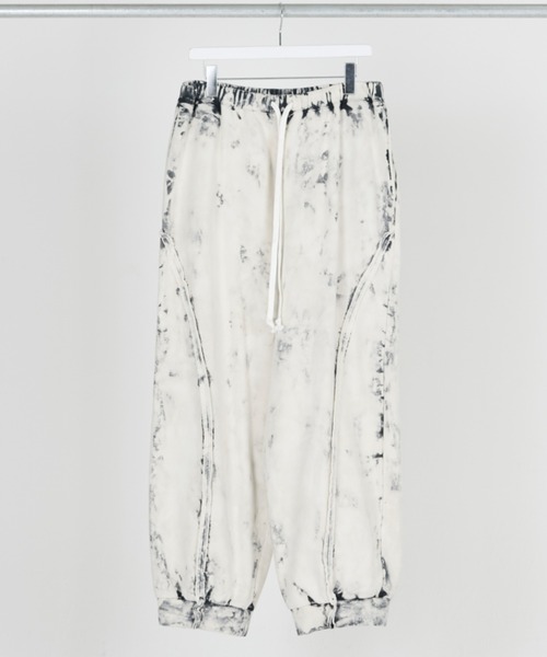 DISCOVERED（ディスカバード）の「DISCOVERED BLEACH SWEAT PANTS（その他パンツ・メンズ・ブラック・1/3）」の2枚目の写真