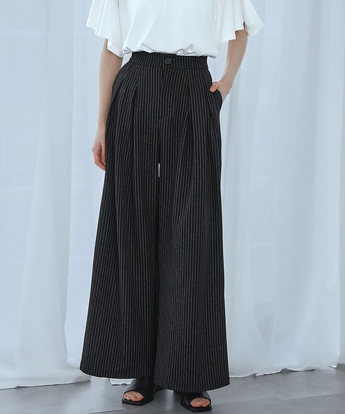 Ampirula（アンピルーラ）の「ツータックピンストライプワイドフレアパンツ（その他パンツ・レディース・オフホワイト/ブラック・S/M）」の2枚目の写真