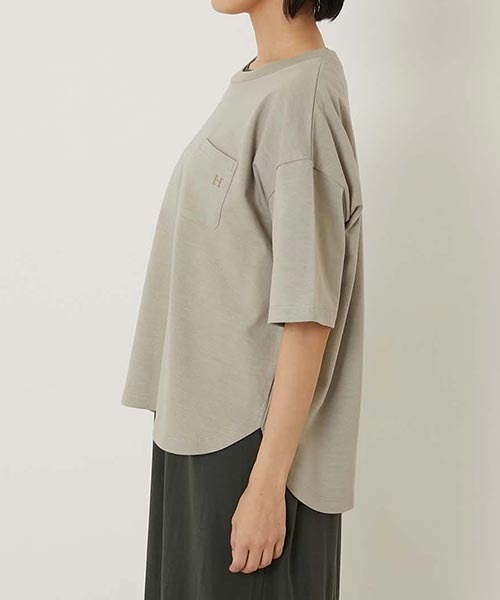 HOLLYWOOD RANCH MARKET（ハリウッドランチマーケット）の「Hエンブロイダリー ラウンドヘム ショートスリーブTシャツ ウイメンズ（Tシャツ/カットソー・レディース・ホワイト/ピンク/グリーン/ベージュ/ブラック/ブルー・ONE SIZE）」の13枚目の写真