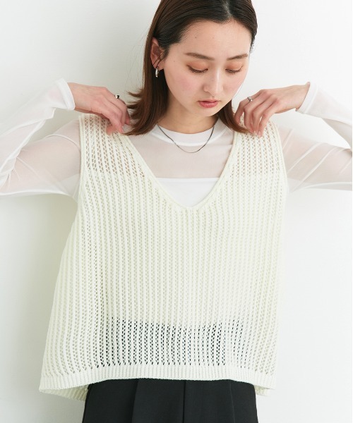ad thie(アドティエ)の「Vネックメッシュ ニットベスト(ニット/セーター・レディース・オフホワイト/グレー/ブラック/ブラウン/ベージュ・FREE)」の13枚目の写真