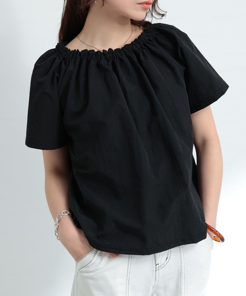Sawa a la mode(サワアラモード)の「ギャザーネック2wayフレアトップス(Tシャツ/カットソー・レディース・ホワイト/ブラック・FREE)」の1枚目の写真