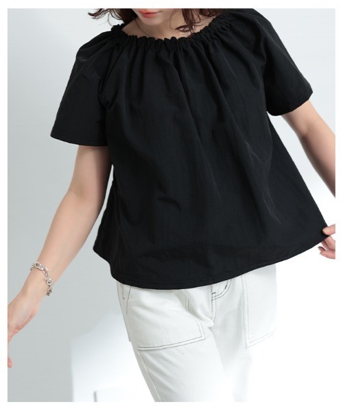 Sawa a la mode(サワアラモード)の「ギャザーネック2wayフレアトップス(Tシャツ/カットソー・レディース・ホワイト/ブラック・FREE)」の5枚目の写真