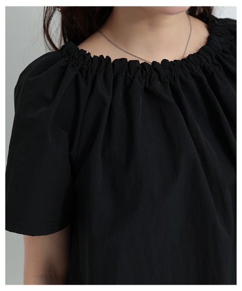 Sawa a la mode(サワアラモード)の「ギャザーネック2wayフレアトップス(Tシャツ/カットソー・レディース・ホワイト/ブラック・FREE)」の6枚目の写真