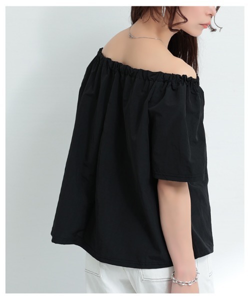 Sawa a la mode(サワアラモード)の「ギャザーネック2wayフレアトップス(Tシャツ/カットソー・レディース・ホワイト/ブラック・FREE)」の8枚目の写真