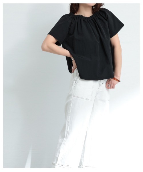 Sawa a la mode(サワアラモード)の「ギャザーネック2wayフレアトップス(Tシャツ/カットソー・レディース・ホワイト/ブラック・FREE)」の10枚目の写真