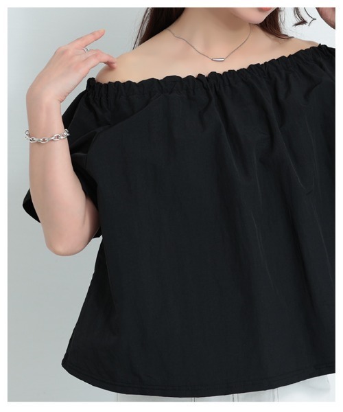 Sawa a la mode(サワアラモード)の「ギャザーネック2wayフレアトップス(Tシャツ/カットソー・レディース・ホワイト/ブラック・FREE)」の12枚目の写真