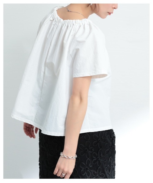 Sawa a la mode(サワアラモード)の「ギャザーネック2wayフレアトップス(Tシャツ/カットソー・レディース・ホワイト/ブラック・FREE)」の16枚目の写真