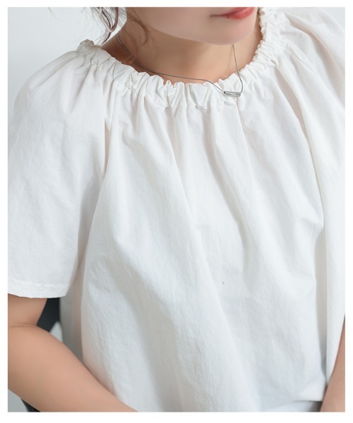 Sawa a la mode(サワアラモード)の「ギャザーネック2wayフレアトップス(Tシャツ/カットソー・レディース・ホワイト/ブラック・FREE)」の17枚目の写真