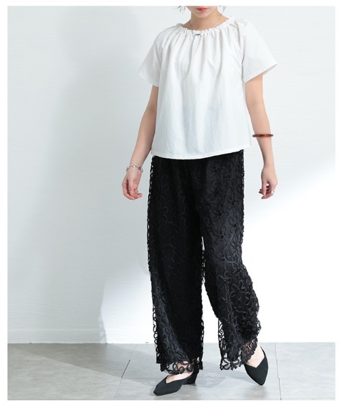 Sawa a la mode(サワアラモード)の「ギャザーネック2wayフレアトップス(Tシャツ/カットソー・レディース・ホワイト/ブラック・FREE)」の21枚目の写真