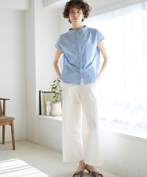 qualite（カリテ）の「ハイネックフレンチシャツ/オフィスカジュアル/夏服（シャツ/ブラウス・レディース・オフホワイト/チャコールグレー/ブルー・フリー）」の4枚目の写真