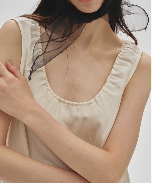 TODAYFUL（トゥデイフル）の「[TODAYFUL × Studio Doe] Neck Gather Dress（ワンピース・レディース・アイボリー/ネイビー・36inch/38inch）」の8枚目の写真