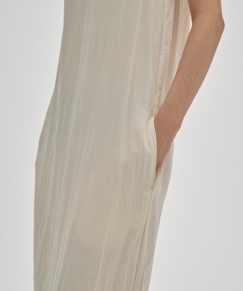 TODAYFUL（トゥデイフル）の「[TODAYFUL × Studio Doe] Neck Gather Dress（ワンピース・レディース・アイボリー/ネイビー・36inch/38inch）」の9枚目の写真