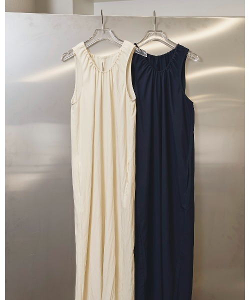 TODAYFUL（トゥデイフル）の「[TODAYFUL × Studio Doe] Neck Gather Dress（ワンピース・レディース・アイボリー/ネイビー・36inch/38inch）」の12枚目の写真