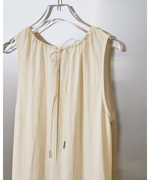 TODAYFUL（トゥデイフル）の「[TODAYFUL × Studio Doe] Neck Gather Dress（ワンピース・レディース・アイボリー/ネイビー・36inch/38inch）」の15枚目の写真