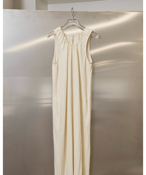TODAYFUL（トゥデイフル）の「[TODAYFUL × Studio Doe] Neck Gather Dress（ワンピース・レディース・アイボリー/ネイビー・36inch/38inch）」の14枚目の写真