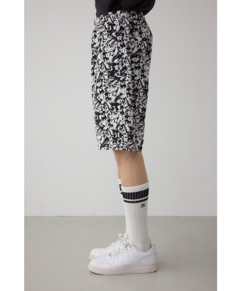 AZUL by moussy(アズールバイマウジー)の「アブストラクトパターンショーツ(スラックス・メンズ・ホワイト系その他/ベージュ系その他/ブラック系その他・MEDIUM/LARGE)」の7枚目の写真