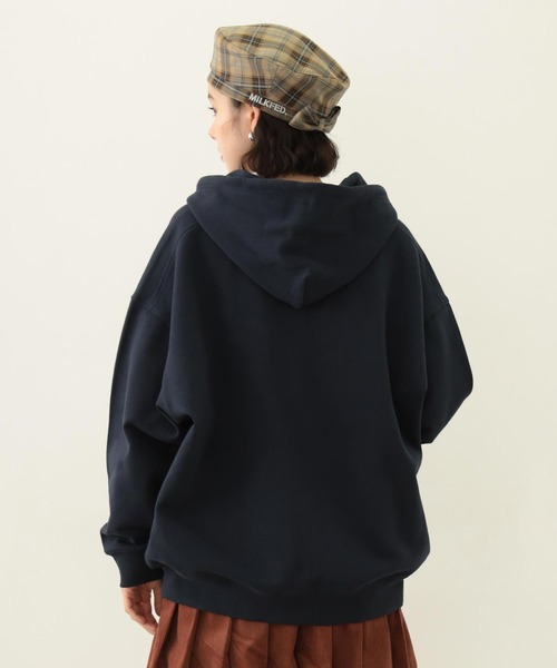 MILKFED.（ミルクフェド）の「ARCH COOPER LOGO ZIP UP HOODIE（パーカー・レディース・ブラック/オリーブ/オートミール/ネイビー・M/L）」の6枚目の写真