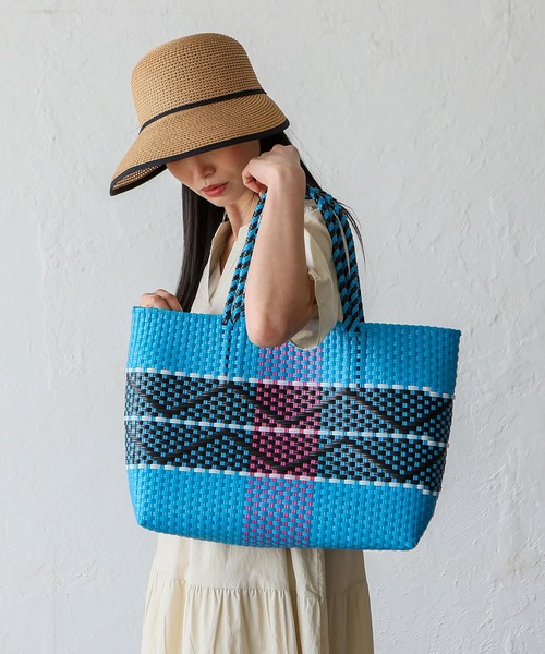 VitaFelice(ヴィータフェリーチェ)の「メルカドトートバッグ(M) プラかごバッグ かごバック ビッグトート A4収納 マルシェバッグ(かごバッグ・レディース・イエロー/ターコイズブルー/ブルー/ピンク・FREE)」の2枚目の写真