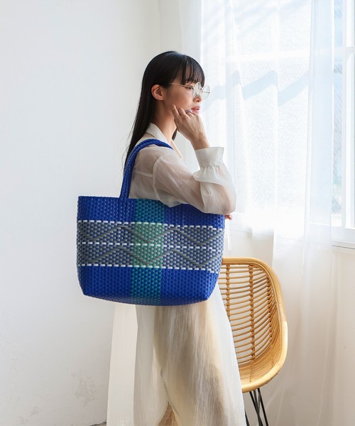 VitaFelice(ヴィータフェリーチェ)の「メルカドトートバッグ(M) プラかごバッグ かごバック ビッグトート A4収納 マルシェバッグ(かごバッグ・レディース・イエロー/ターコイズブルー/ブルー/ピンク・FREE)」の11枚目の写真