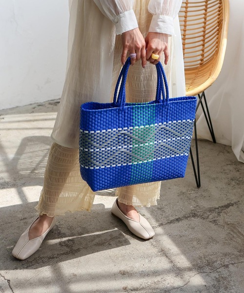 VitaFelice(ヴィータフェリーチェ)の「メルカドトートバッグ(M) プラかごバッグ かごバック ビッグトート A4収納 マルシェバッグ(かごバッグ・レディース・イエロー/ターコイズブルー/ブルー/ピンク・FREE)」の13枚目の写真