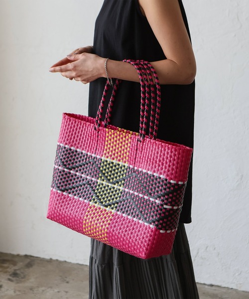 VitaFelice(ヴィータフェリーチェ)の「メルカドトートバッグ(M) プラかごバッグ かごバック ビッグトート A4収納 マルシェバッグ(かごバッグ・レディース・イエロー/ターコイズブルー/ブルー/ピンク・FREE)」の7枚目の写真