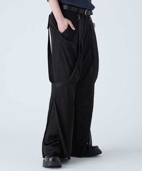 VELNUS（ベルナス）の「【VELNUS】Draped loose silhouette suspenders double tuck sheer layered slit pants/ドレープルーズシルエット サスペンダー ダブルタック シアーレイヤード スリットパンツ（スラックス・メンズ・ブルー/ブラック・S/M/L）」の6枚目の写真
