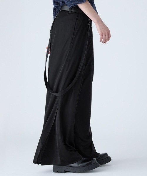VELNUS（ベルナス）の「【VELNUS】Draped loose silhouette suspenders double tuck sheer layered slit pants/ドレープルーズシルエット サスペンダー ダブルタック シアーレイヤード スリットパンツ（スラックス・メンズ・ブルー/ブラック・S/M/L）」の8枚目の写真