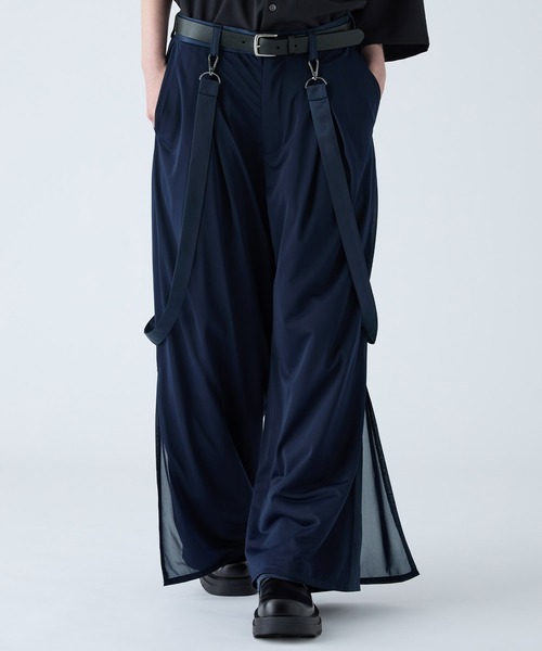 VELNUS(ベルナス)の「【VELNUS】Draped loose silhouette suspenders double tuck sheer layered slit pants/ドレープルーズシルエット サスペンダー ダブルタック シアーレイヤード スリットパンツ(スラックス・メンズ・ブルー/ブラック・S/M/L)」の4枚目の写真