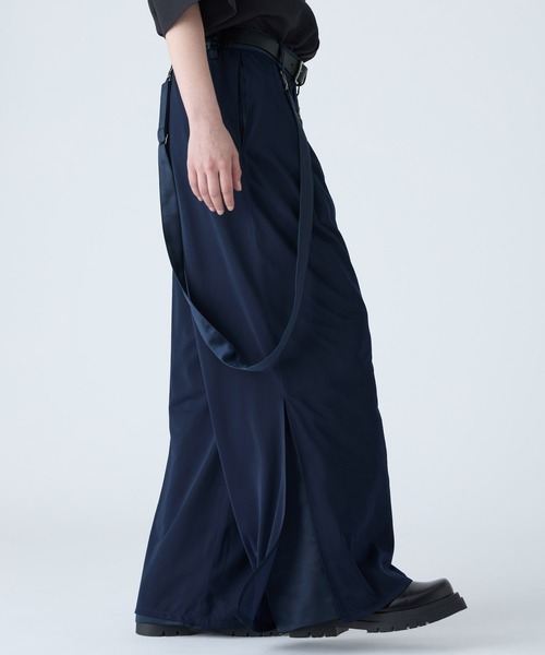 VELNUS(ベルナス)の「【VELNUS】Draped loose silhouette suspenders double tuck sheer layered slit pants/ドレープルーズシルエット サスペンダー ダブルタック シアーレイヤード スリットパンツ(スラックス・メンズ・ブルー/ブラック・S/M/L)」の8枚目の写真