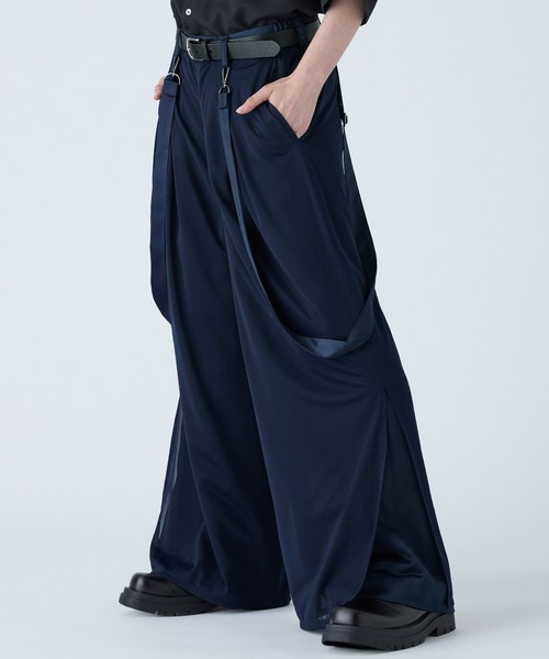 VELNUS(ベルナス)の「【VELNUS】Draped loose silhouette suspenders double tuck sheer layered slit pants/ドレープルーズシルエット サスペンダー ダブルタック シアーレイヤード スリットパンツ(スラックス・メンズ・ブルー/ブラック・S/M/L)」の10枚目の写真
