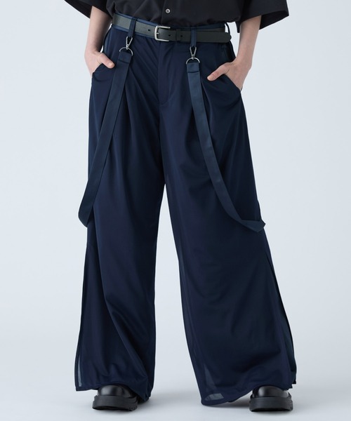 VELNUS(ベルナス)の「【VELNUS】Draped loose silhouette suspenders double tuck sheer layered slit pants/ドレープルーズシルエット サスペンダー ダブルタック シアーレイヤード スリットパンツ(スラックス・メンズ・ブルー/ブラック・S/M/L)」の11枚目の写真