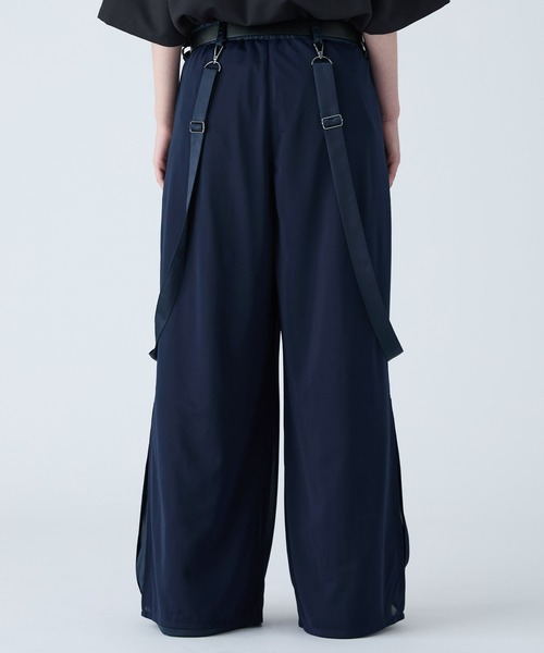 VELNUS(ベルナス)の「【VELNUS】Draped loose silhouette suspenders double tuck sheer layered slit pants/ドレープルーズシルエット サスペンダー ダブルタック シアーレイヤード スリットパンツ(スラックス・メンズ・ブルー/ブラック・S/M/L)」の9枚目の写真
