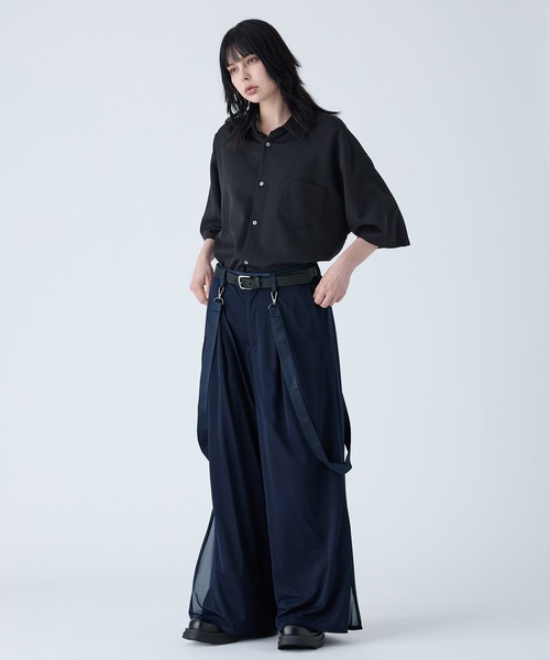VELNUS(ベルナス)の「【VELNUS】Draped loose silhouette suspenders double tuck sheer layered slit pants/ドレープルーズシルエット サスペンダー ダブルタック シアーレイヤード スリットパンツ(スラックス・メンズ・ブルー/ブラック・S/M/L)」の13枚目の写真