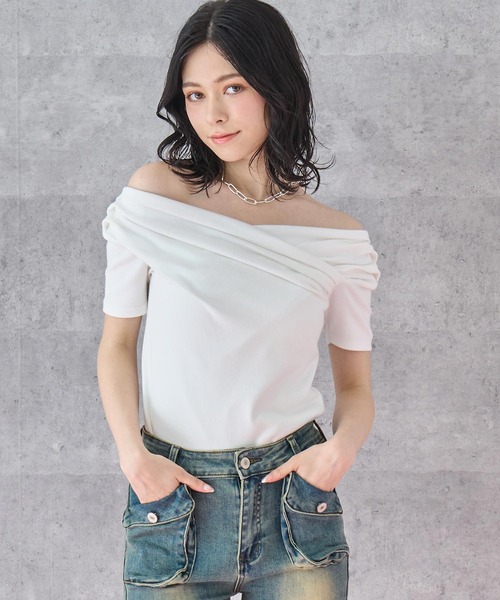 ANAP(アナップ)の「スムース 天竺 オフショル Tシャツ トップス(Tシャツ/カットソー・レディース・ブラック/ブラウン/ホワイト・FREE)」の2枚目の写真