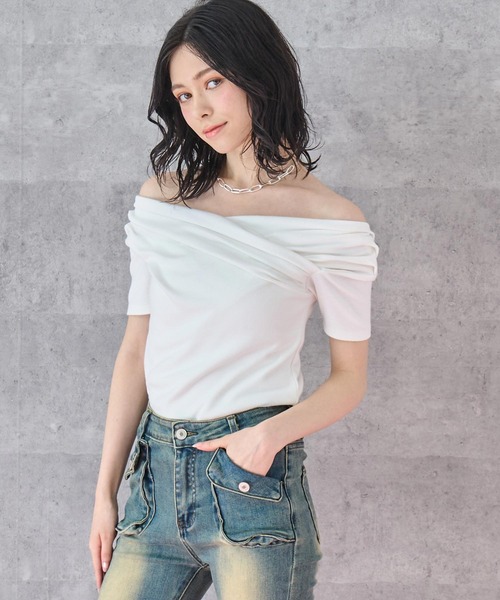 ANAP(アナップ)の「スムース 天竺 オフショル Tシャツ トップス(Tシャツ/カットソー・レディース・ブラック/ブラウン/ホワイト・FREE)」の4枚目の写真