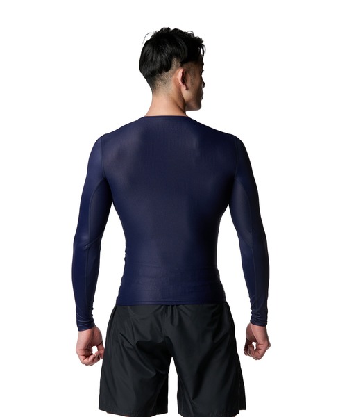 UNDER ARMOUR(アンダーアーマー)の「UAアイソチル コンプレッション ロングスリーブ クルーネック シャツ(ベースボール/メンズ)(Tシャツ/カットソー・メンズ・ネイビー・M/L/S/XL/3XL/2XL)」の3枚目の写真