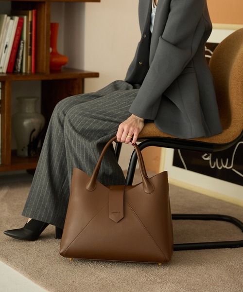 HASHIBAMI（ハシバミ）の「【HASHIBAMI】フェズ ヨコナガ A4バッグ（トートバッグ・レディース・ブラック/ダークブラウン・FREE）」の8枚目の写真