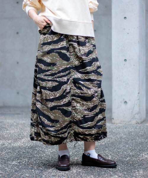 D.M.G.（ドミンゴ）の「[D.M.G / ディーエムジー] リップタイガー迷彩 ミリタリーオーバースカート（スカート・レディース・グリーン系カモフラージュ・S/M）」の3枚目の写真