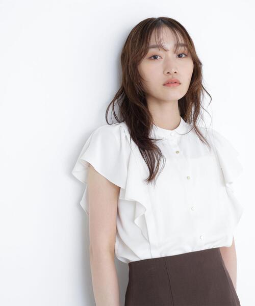 NATURAL BEAUTY BASIC(ナチュラルビューティーベーシック)の「◇メタルボタンフリルスリーブブラウス(シャツ/ブラウス・レディース・オフホワイト/ブルー/ダークブラウン・SMALL/MEDIUM)」の6枚目の写真