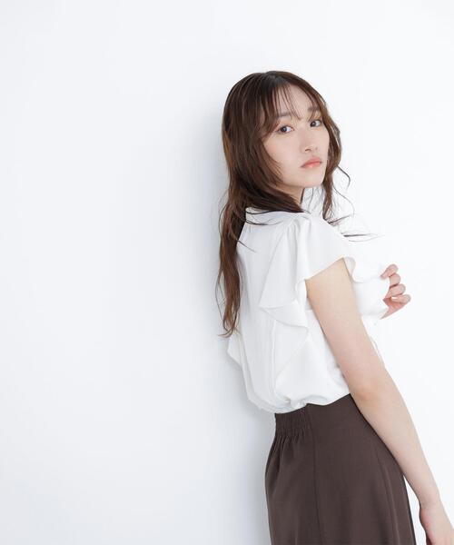 NATURAL BEAUTY BASIC(ナチュラルビューティーベーシック)の「◇メタルボタンフリルスリーブブラウス(シャツ/ブラウス・レディース・オフホワイト/ブルー/ダークブラウン・SMALL/MEDIUM)」の8枚目の写真