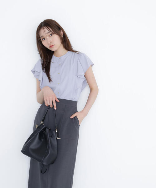 NATURAL BEAUTY BASIC（ナチュラルビューティーベーシック）の「◇メタルボタンフリルスリーブブラウス（シャツ/ブラウス・レディース・オフホワイト/ブルー/ダークブラウン・SMALL/MEDIUM）」の7枚目の写真