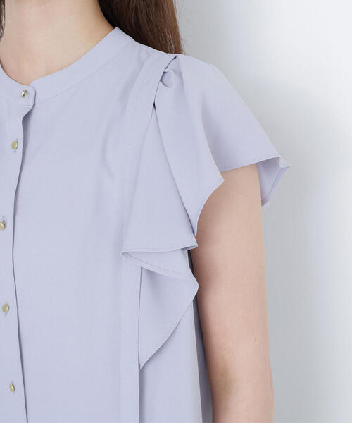 NATURAL BEAUTY BASIC（ナチュラルビューティーベーシック）の「◇メタルボタンフリルスリーブブラウス（シャツ/ブラウス・レディース・オフホワイト/ブルー/ダークブラウン・SMALL/MEDIUM）」の13枚目の写真