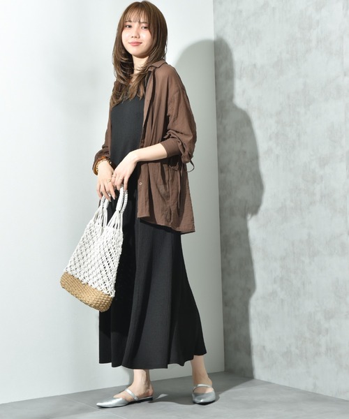 INTERPLANET（インタープラネット）の「Ｅボイルヨークギャザー袖ドロストシャツ（シャツ/ブラウス・レディース・オフホワイト/ブラック/ブラウン・FREE）」の6枚目の写真